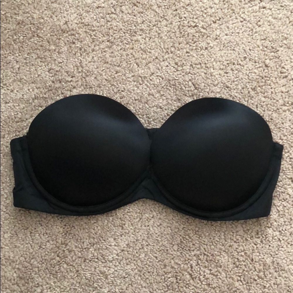 Black strapless VS bra